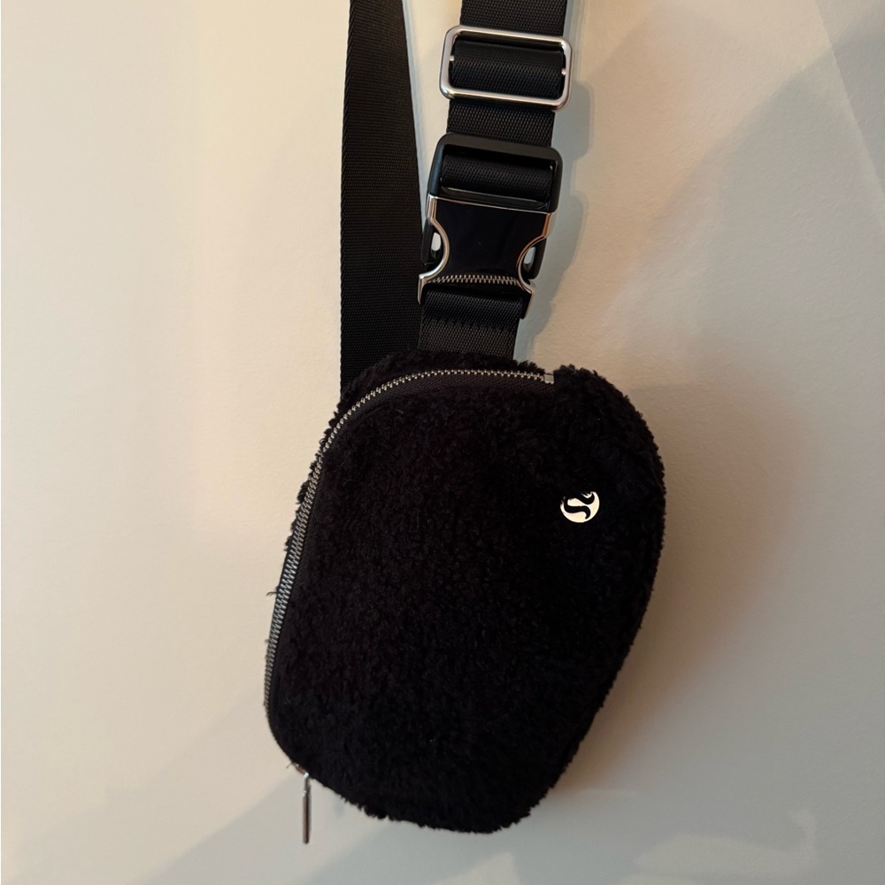 Lululemon Black Sherpa Everywhere Belt Bag